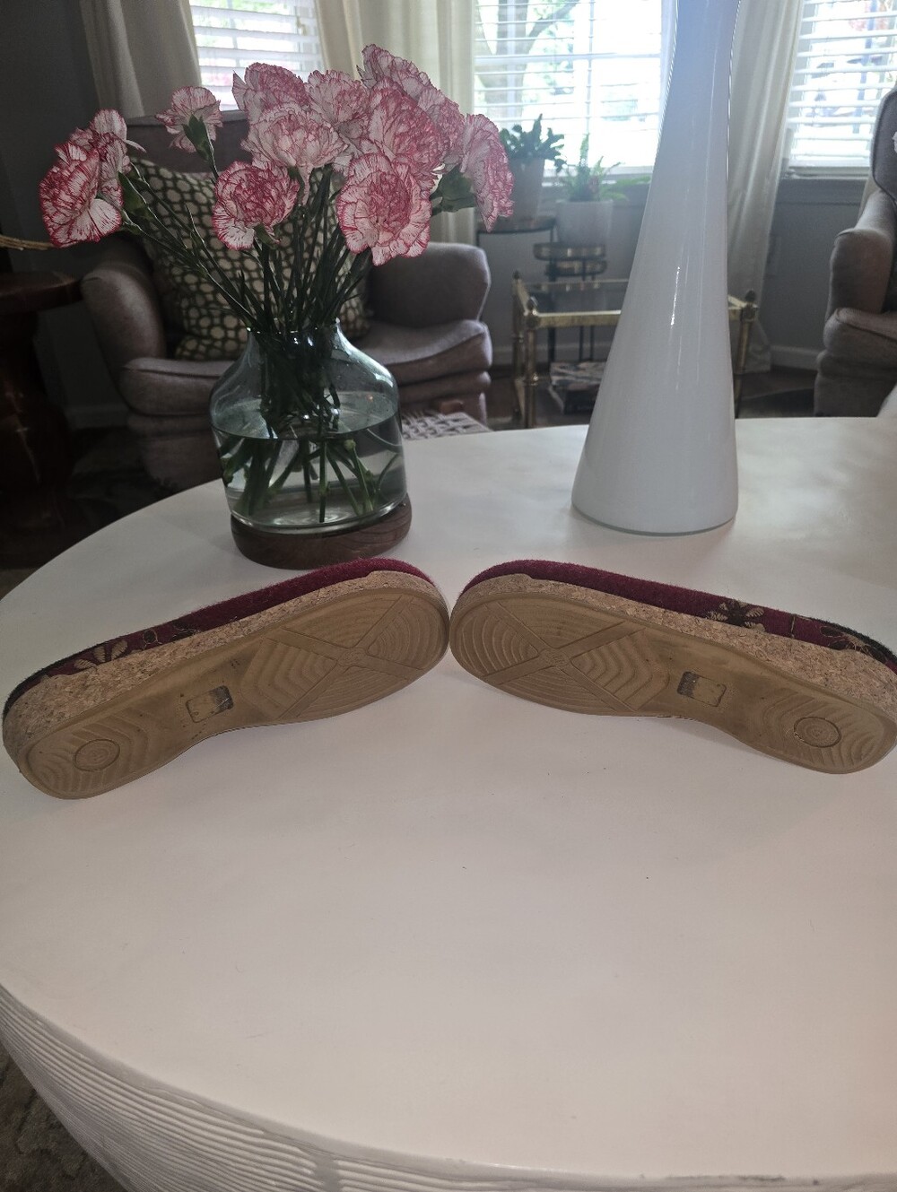 Taos Woolderness 2 Embroidered Wool Clog Slippers Cranberry Burgundy, Size 41 - Picture 10 of 13